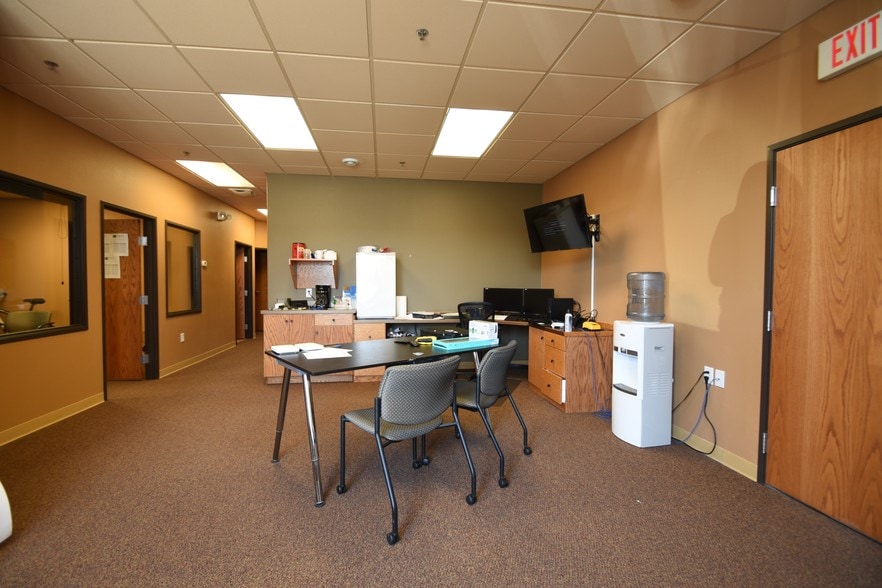 More Photos Of 4225 38th St S, Fargo Office For Lease