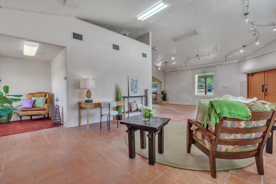 More Photos Of 4002 E Highway 290, Dripping Springs Freestanding For Sale