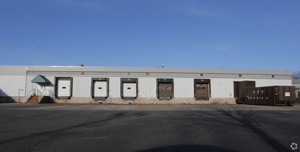 More Photos Of 18 Craftsman Rd, East Windsor Warehouse For Lease