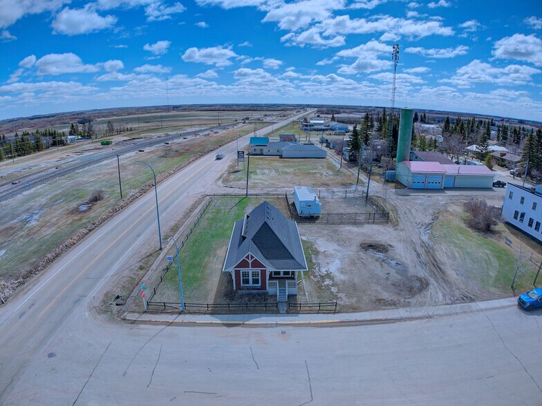More Photos Of 5015 50 St, Chipman General Retail For Sale