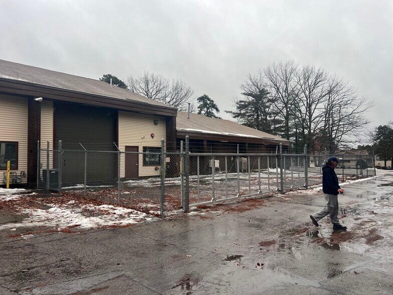 More Photos Of 59 Chennel Dr, Concord Office For Sale