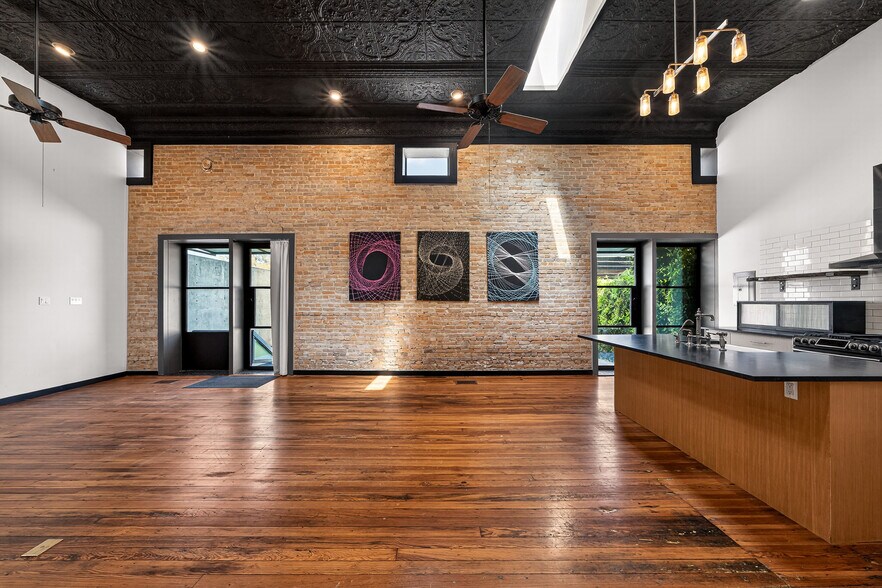 More Photos Of 614 High St, Comfort Storefront Retail Residential For Sale