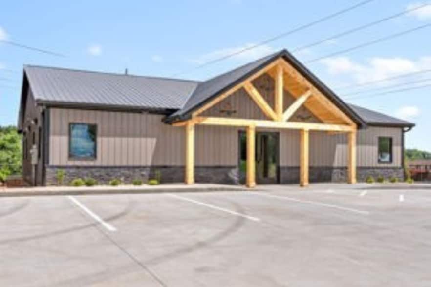 More Photos Of 159 Darlene Dr, Clarksville Office For Lease