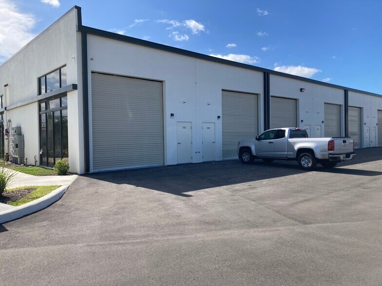 More Photos Of 1260 NE 8th St, Cape Coral General Retail For Lease