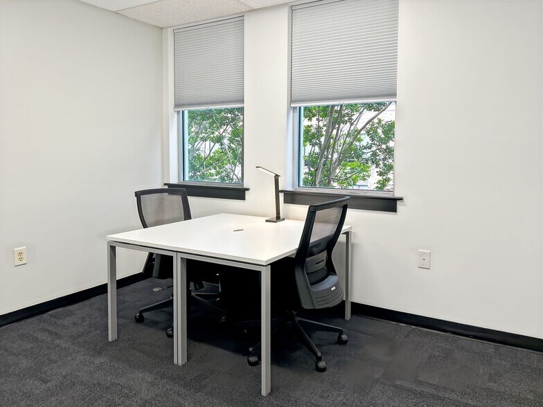 More Photos Of 2303 W Morehead St, Charlotte Coworking Space
