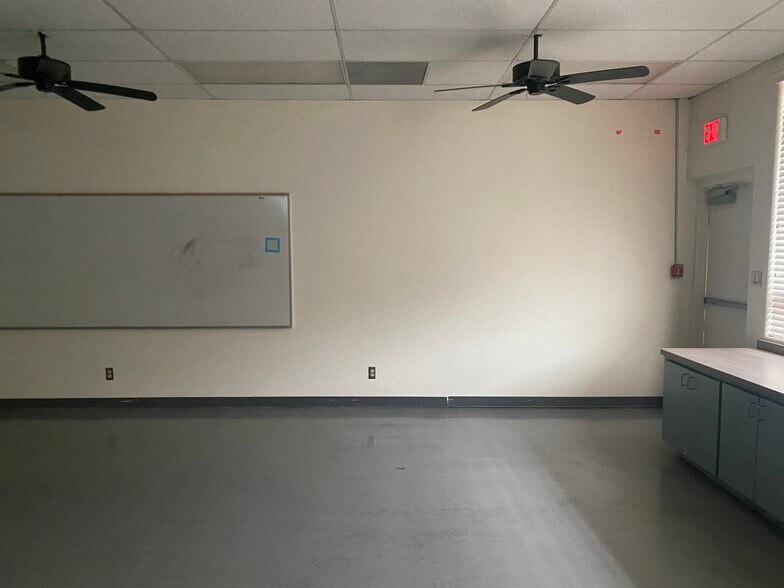 More Photos Of 630 W 17th Pl, Tempe Schools For Lease