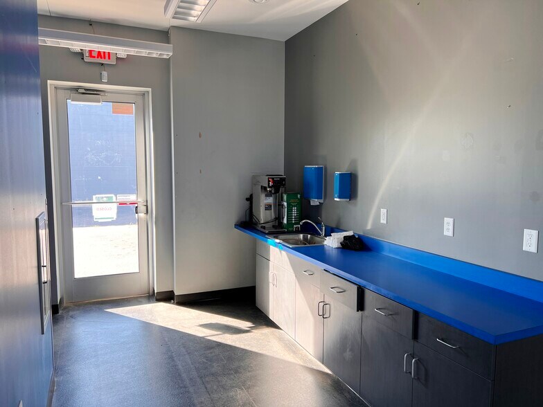 More Photos Of 615 Washington St, Brainerd Auto Repair For Lease