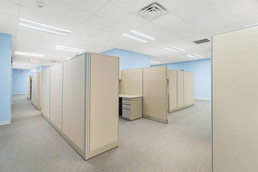 More Photos Of 1904 Thomas Ave, Leesburg Office For Sale