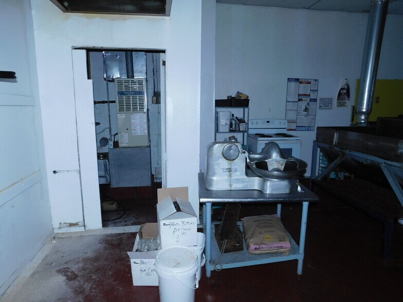 More Photos Of 1807 S Meridian St, Indianapolis Warehouse For Sale