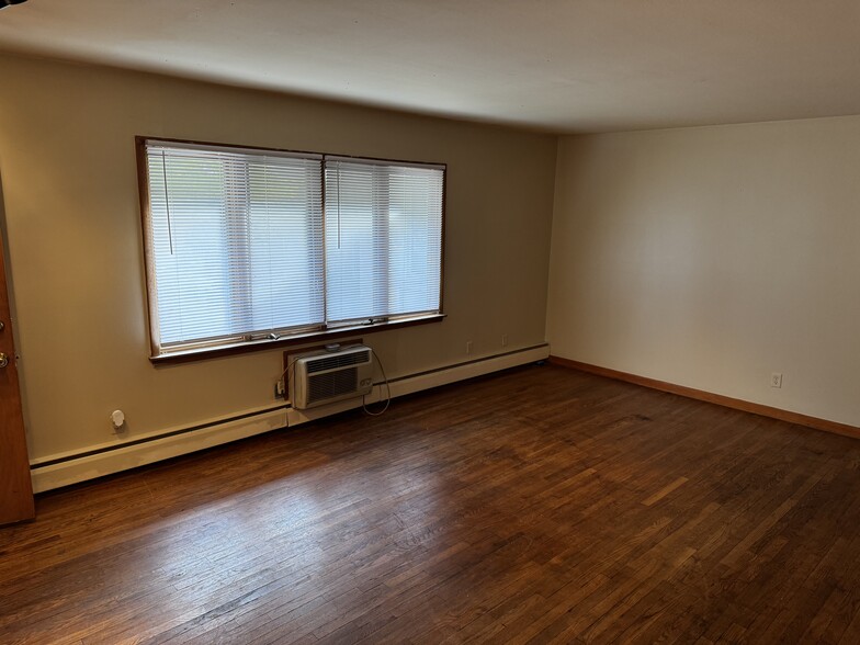 More Photos Of 2920 Douglas Ave, Des Moines Apartments For Sale
