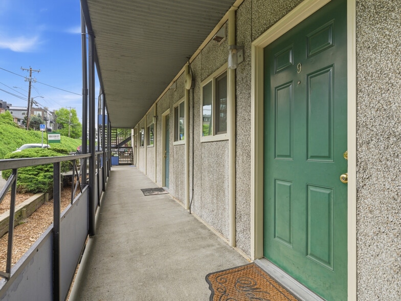 More Photos Of 2629 14th Ave W, Seattle Apartments For Sale