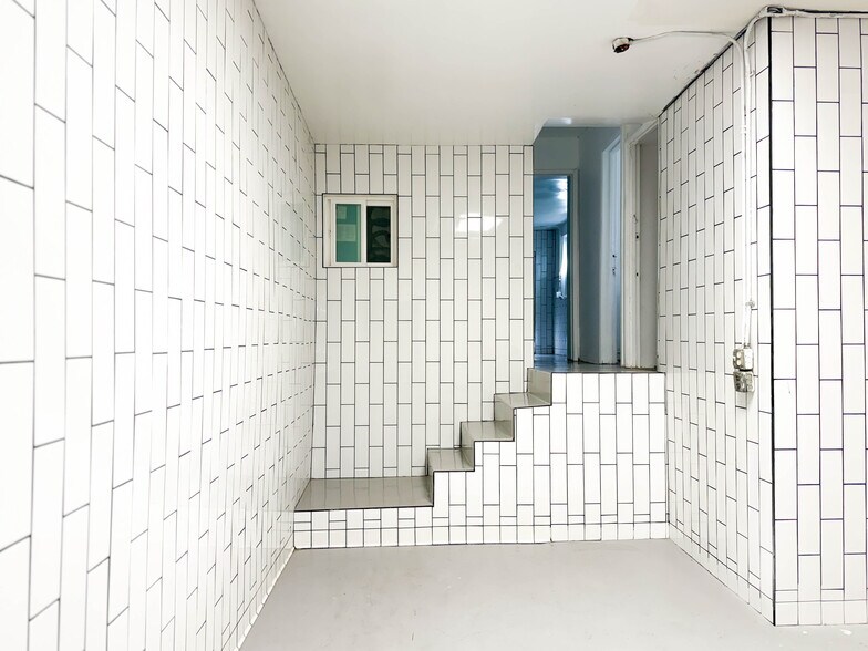 More Photos Of 2192-2194 National Ave, San Diego Storefront Retail Residential For Lease