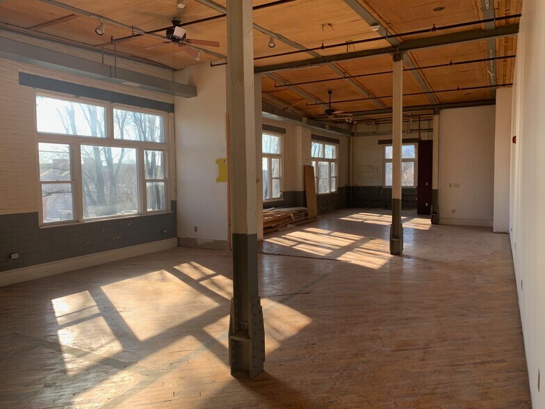 More Photos Of 1930 E Huntingdon St, Philadelphia Warehouse For Lease