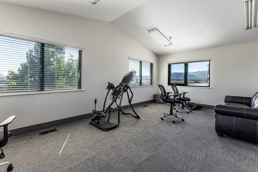 More Photos Of 6546 N Landmark Dr, Park City Office For Lease