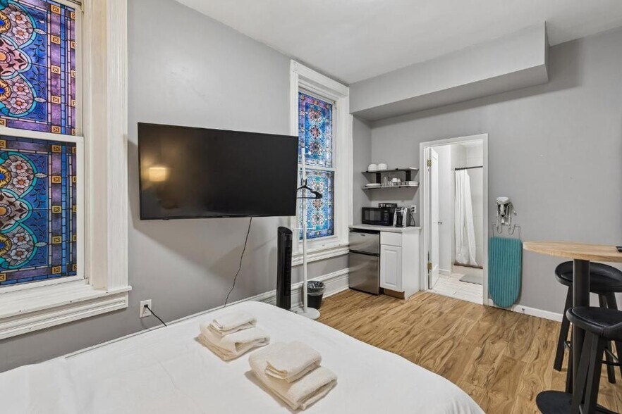 More Photos Of 1611 S Broad St, Philadelphia Specialty For Sale