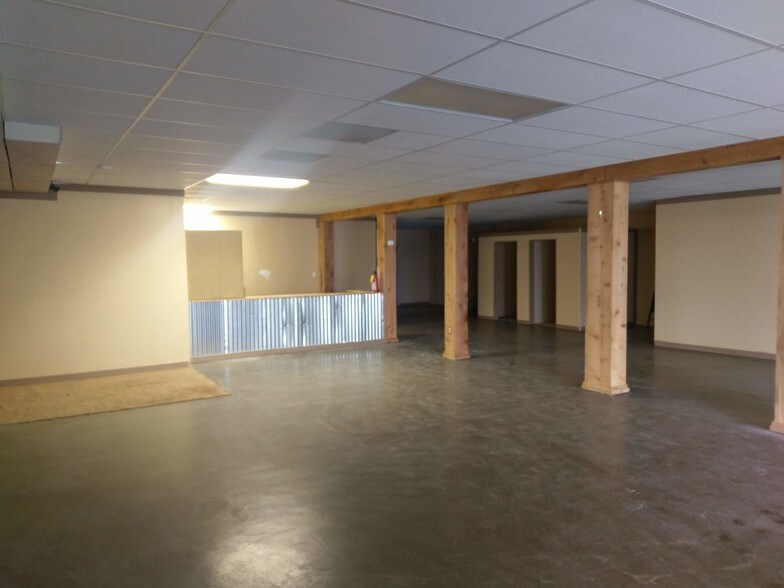 More Photos Of 108 Ross St, Molalla General Retail For Lease