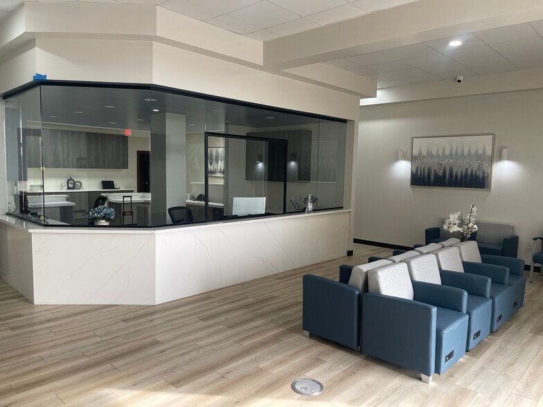 More Photos Of 1915 S Zapata Hwy, Laredo Storefront Retail Office For Lease