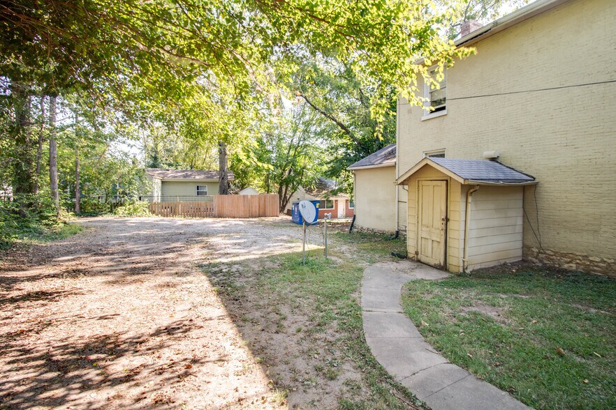 More Photos Of 1011 State St, Alton Apartments For Sale