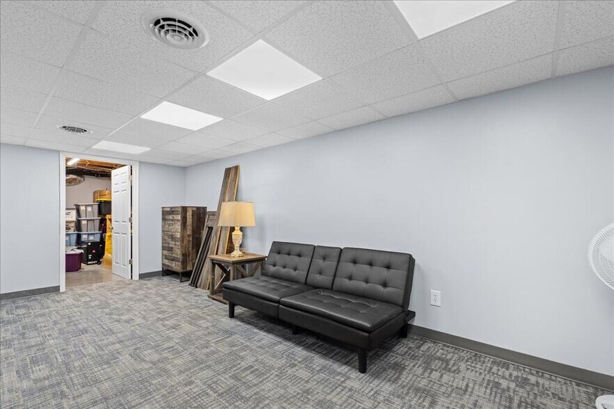 More Photos Of 57 Mountain Rd, Halifax Office For Sale