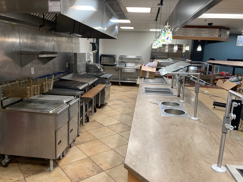 More Photos Of 7887 Hub Pky, Valley View Office For Lease