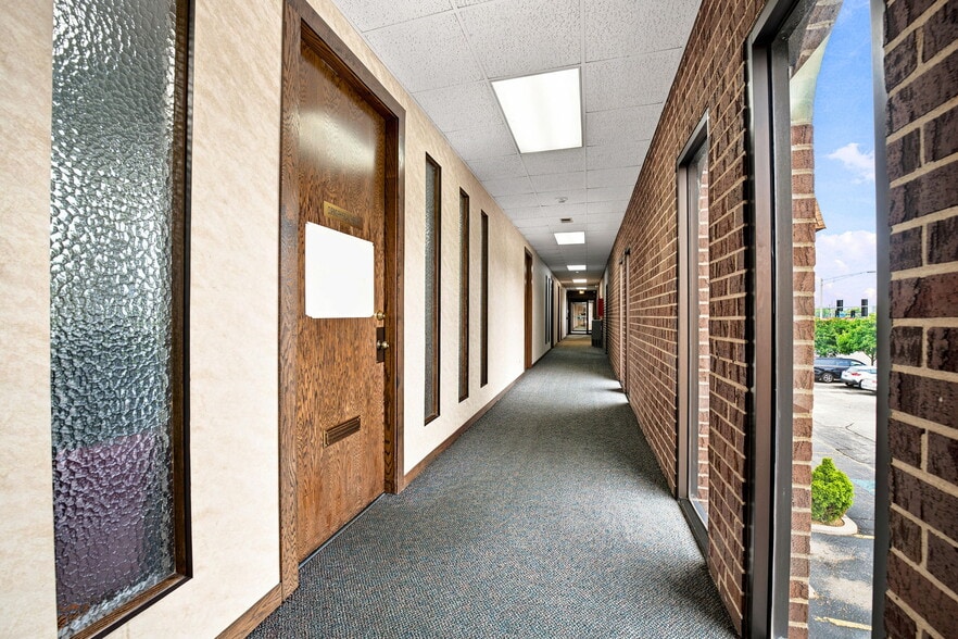 More Photos Of 4647 W 103 St, Oak Lawn Medical For Sale
