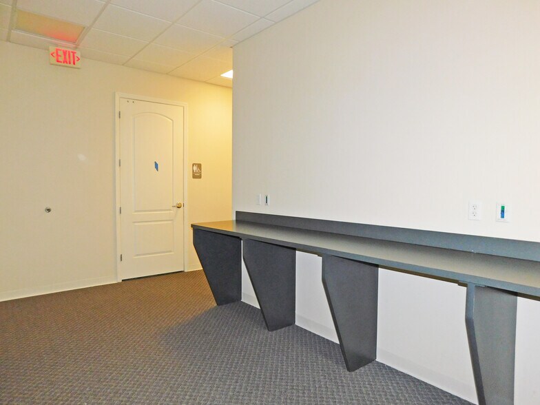 More Photos Of 372-390 N Babcock St, Melbourne Medical For Lease