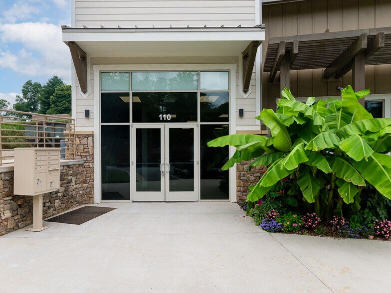 More Photos Of 559 Long Shoals Rd, Arden Medical For Lease