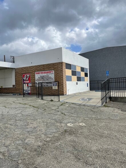 More Photos Of 125 E 6th St, Beaumont Auto Repair For Sale