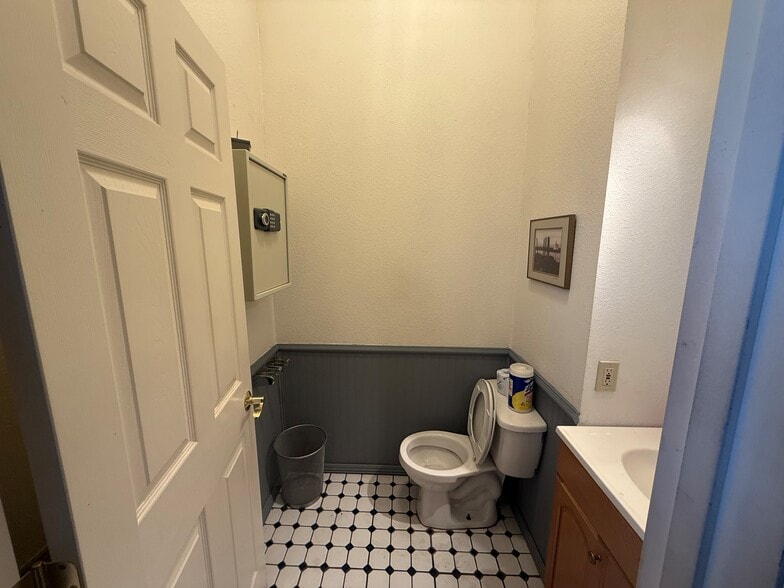 More Photos Of 22 49th St NE, Auburn Distribution For Sale