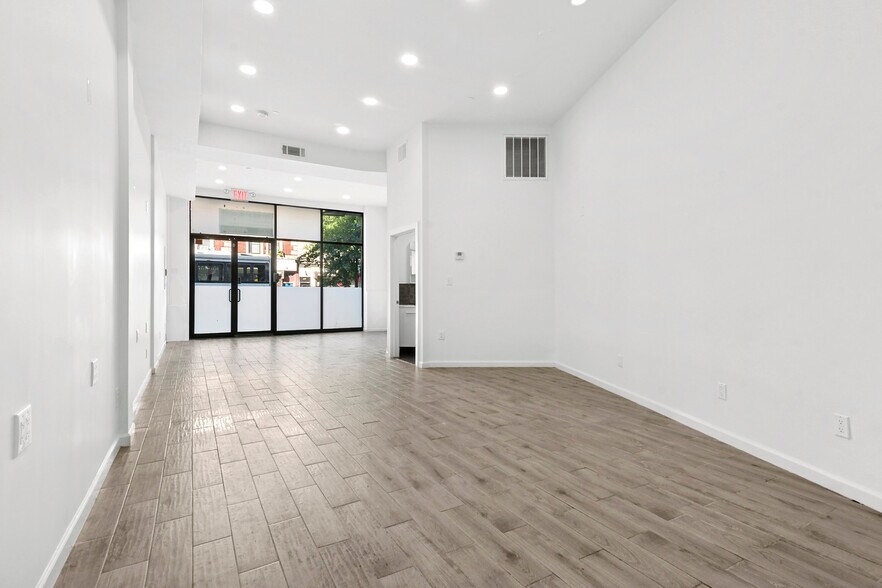 More Photos Of 727 Washington Ave, Brooklyn Storefront For Lease