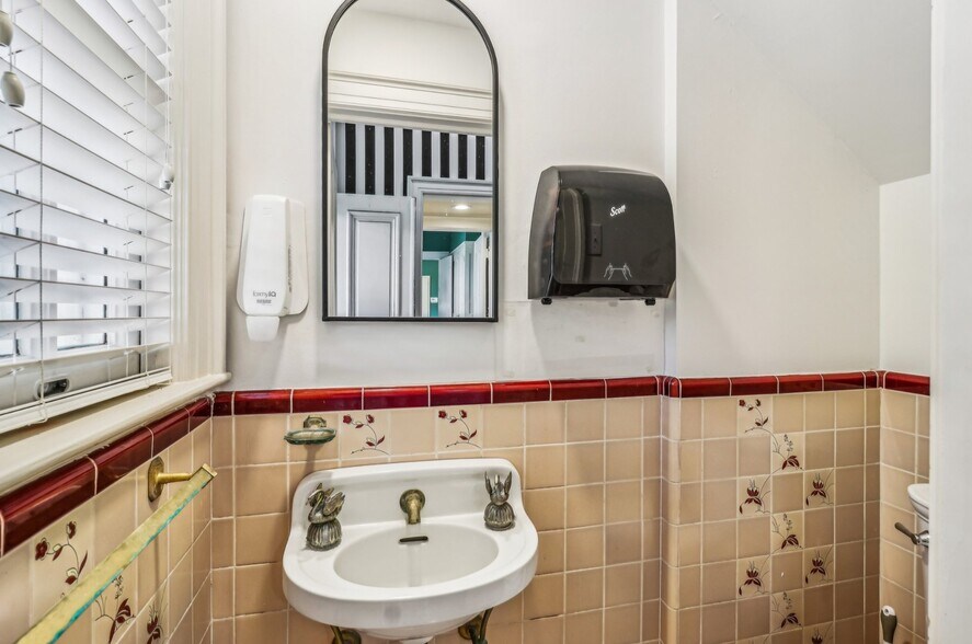 More Photos Of 7735 Mocking Bird Ln, San Antonio Lodge Meeting Hall For Sale