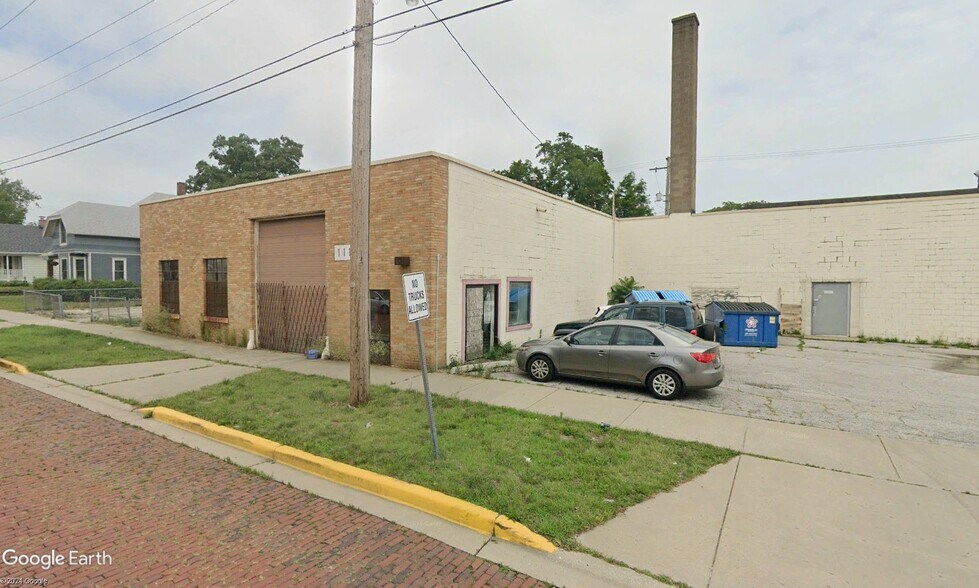 More Photos Of 1411 Franklin St, Michigan City Showroom For Sale