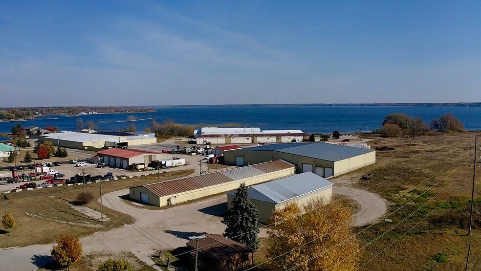 Primary Photo Of 721 N 9th St, Gladstone Distribution For Lease