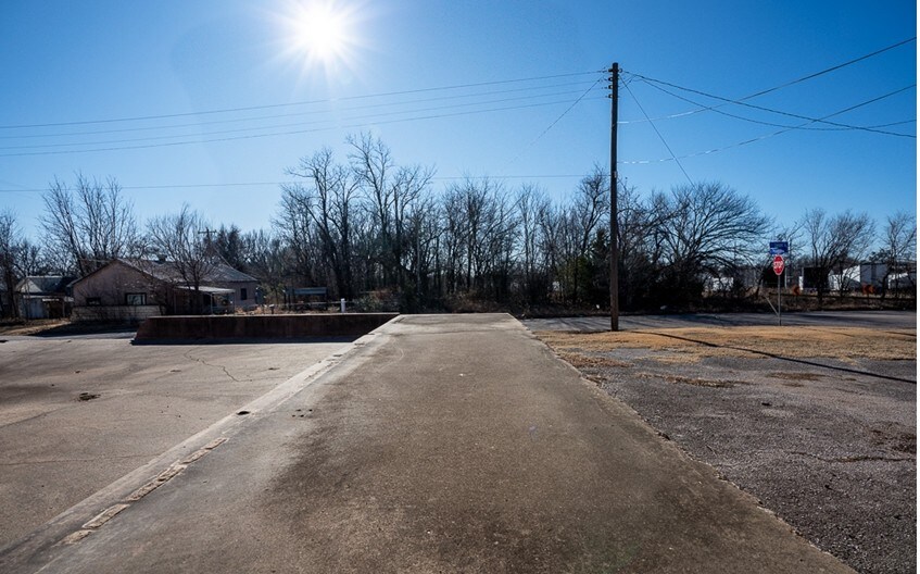 More Photos Of 227 S Philadelphia Ave, Shawnee Warehouse For Sale