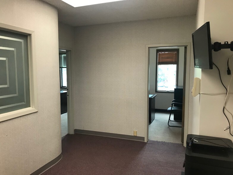 More Photos Of 98-20 Metropolitan Ave, Forest Hills Coworking Space