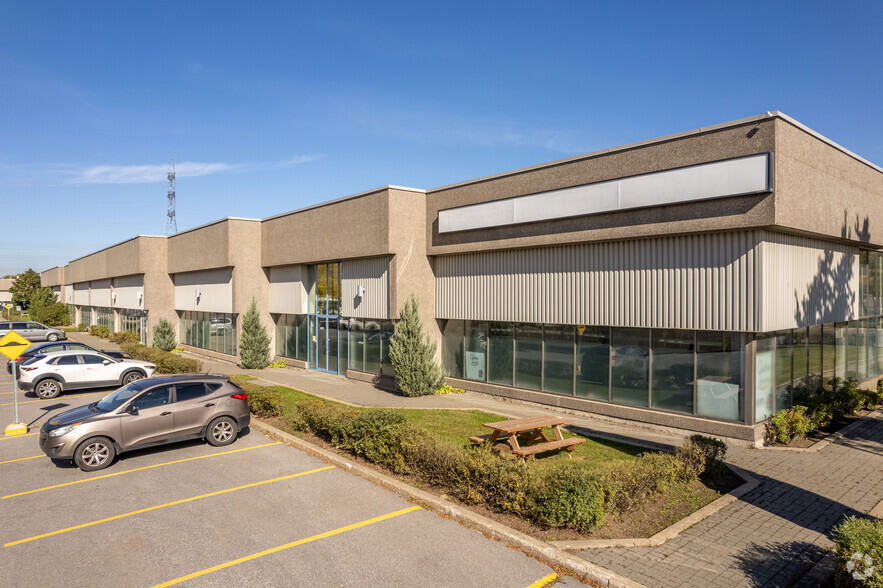 Primary Photo Of 6475 Boul des Grandes-Prairies, Montréal Warehouse For Lease