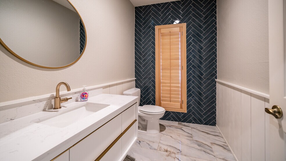 More Photos Of 680 N Golden Key St, Gilbert Warehouse For Lease