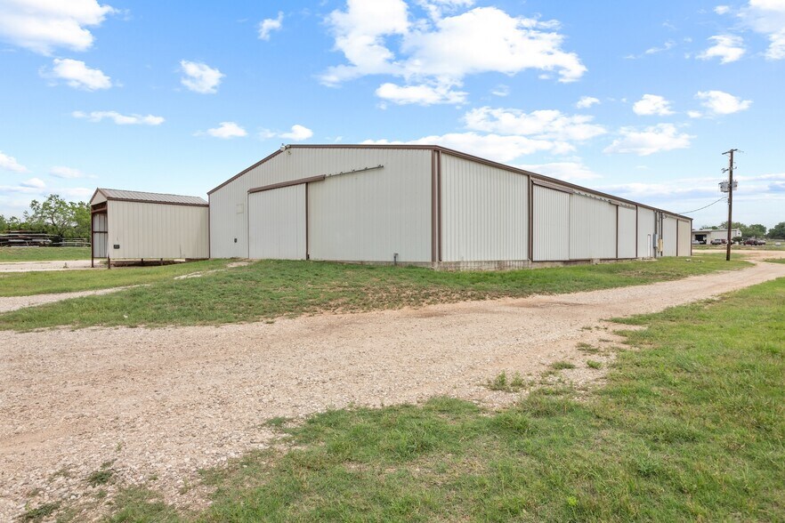 More Photos Of 2684 W US Highway 290, Fredericksburg Warehouse For Sale