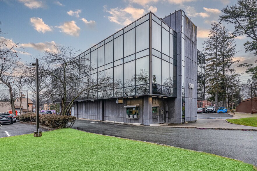 More Photos Of 501 Chestnut Ridge Rd, Spring Valley Office For Lease