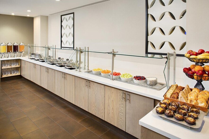 More Photos Of 6120 Peachtree Dunwoody Rd, Atlanta Hotel For Sale