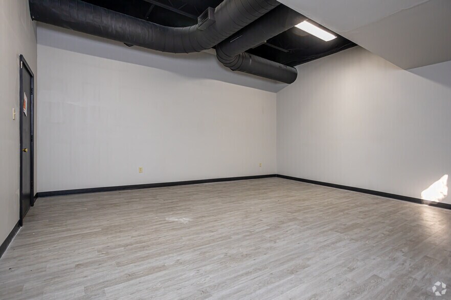 More Photos Of 3315 Demetropolis Rd, Mobile Office For Sale