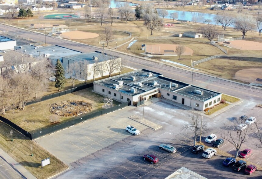 Primary Photo Of 711 N Lake Ave, Sioux Falls Office For Sale