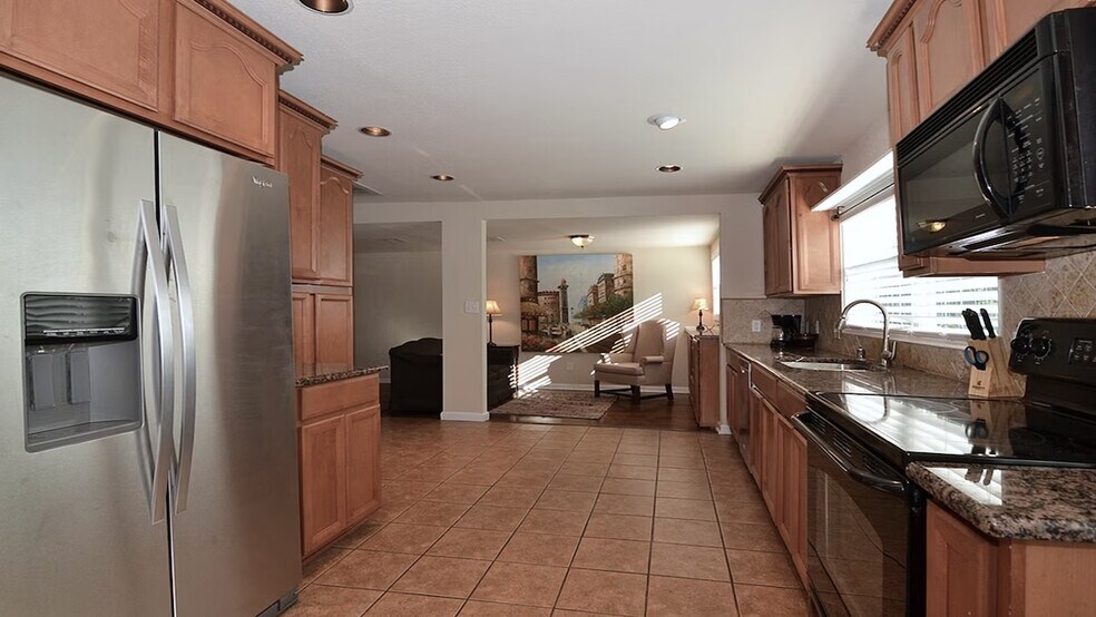 More Photos Of 227 Elm St, McKinney Freestanding For Sale