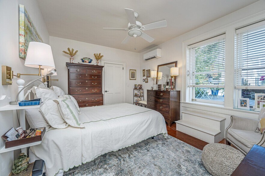 More Photos Of 90 Bull St, Charleston Storefront Retail Residential For Sale