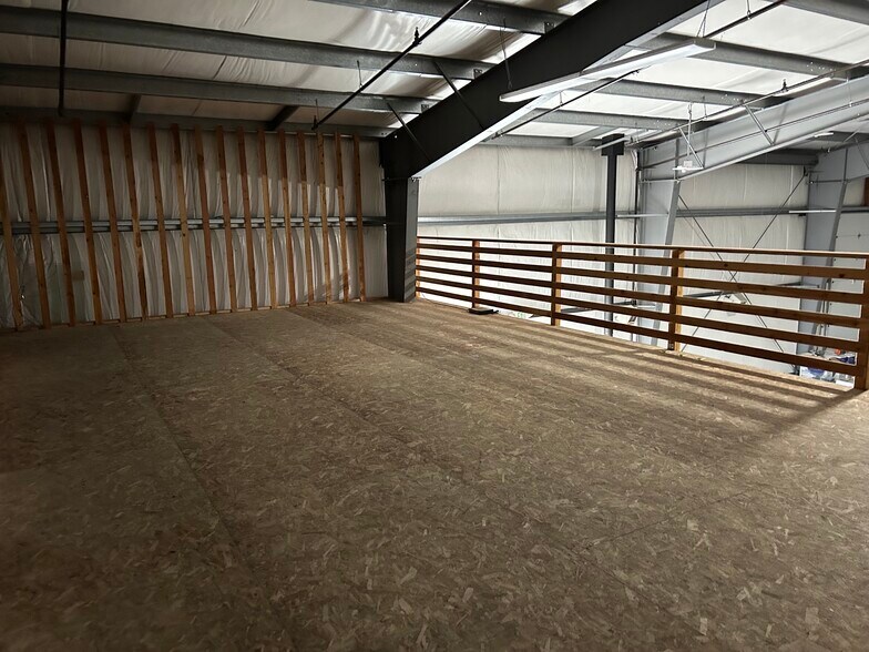 More Photos Of 11 Prospect Pl, Port Angeles Distribution For Lease