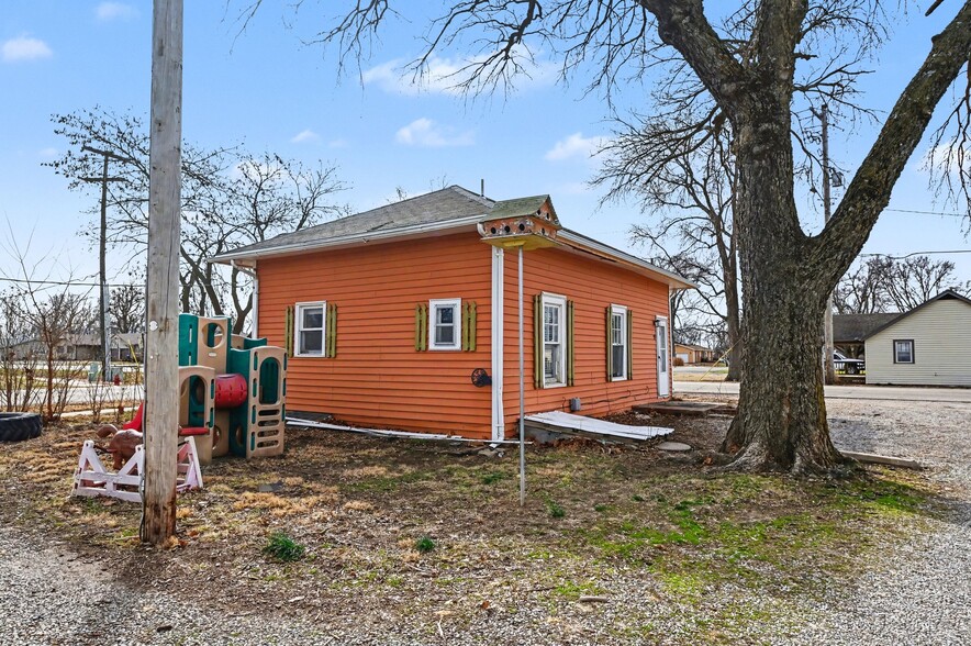 More Photos Of 308 Chestnut St, Silver Lake Apartments For Sale