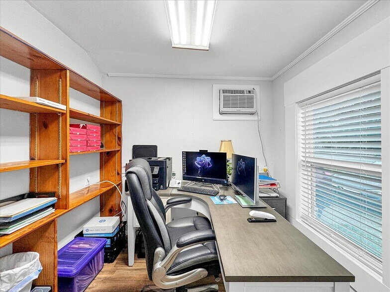 More Photos Of 1007 W Wright St, Pensacola Specialty For Sale