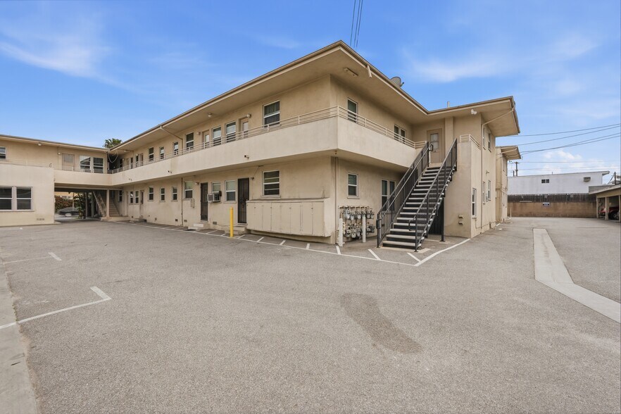 More Photos Of 3575 S Sepulveda Blvd, Los Angeles Apartments For Sale