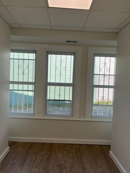 More Photos Of 5 Barney Cir SE, Washington Medical For Lease