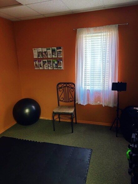 More Photos Of 1816 S Buerkle St, Stuttgart Office For Sale